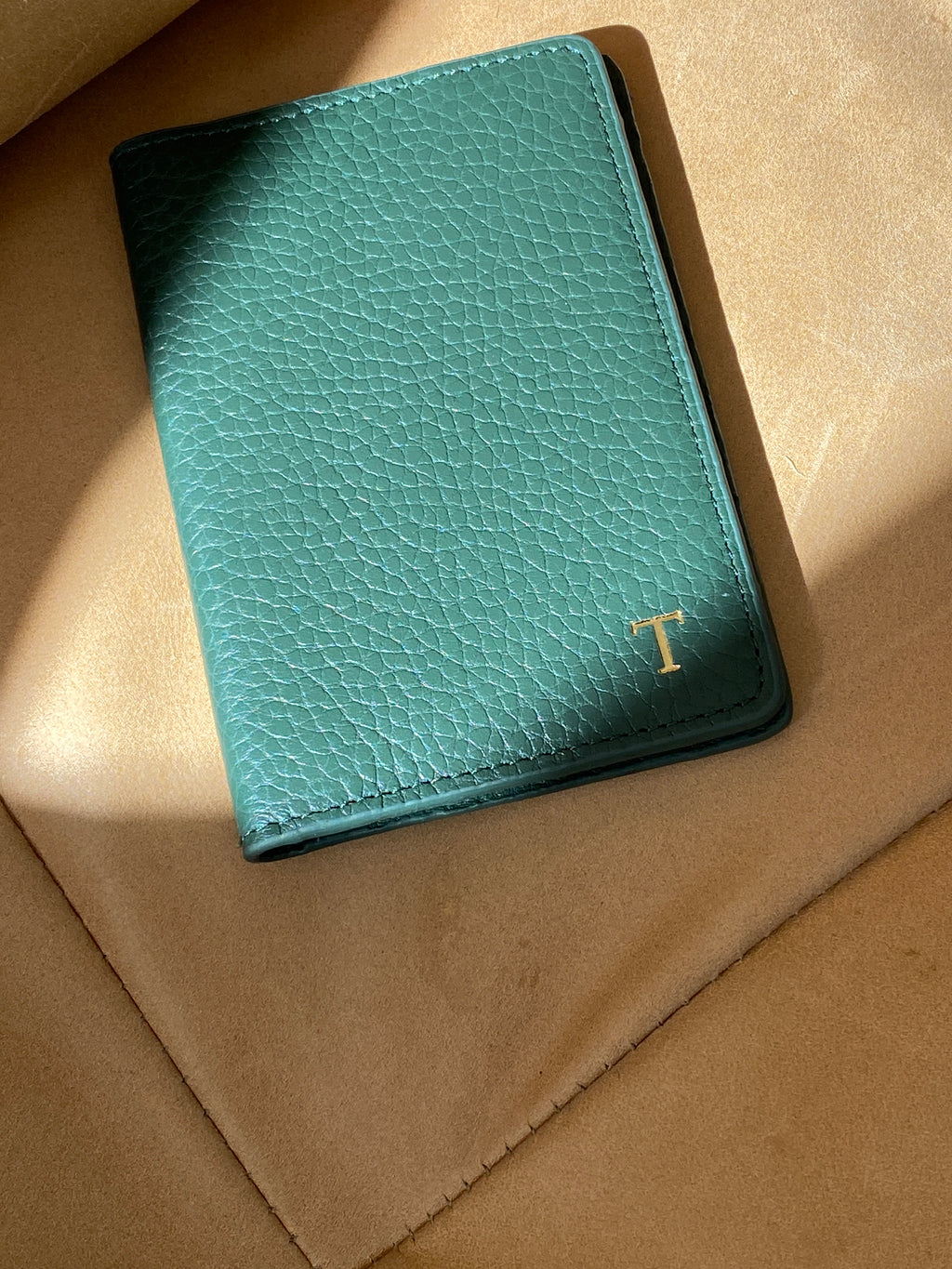 'Mito' Green Grain Leather Bi Fold Cardholder